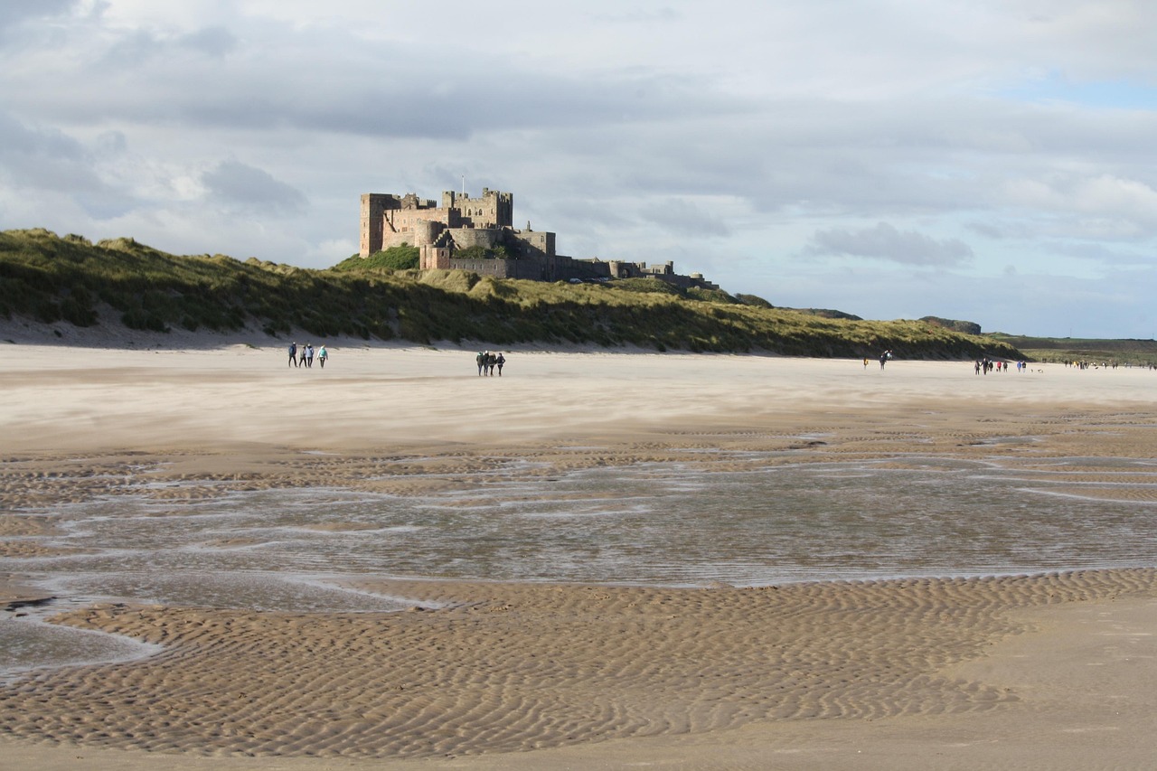 bamburgh-castle-4425421_1280